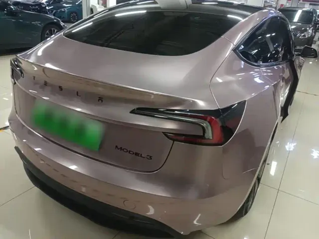 Tesla Model 3 — Фото автомобиля 6