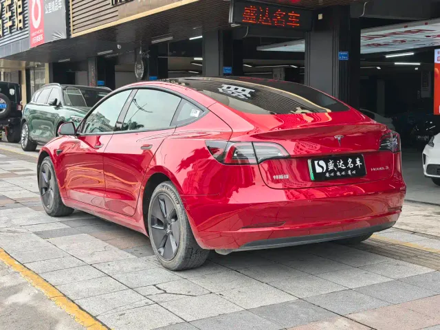 Tesla Model 3 — Фото автомобиля 6