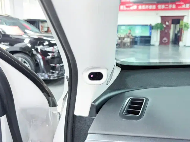 Leapmotor C10 — Фото автомобиля 20