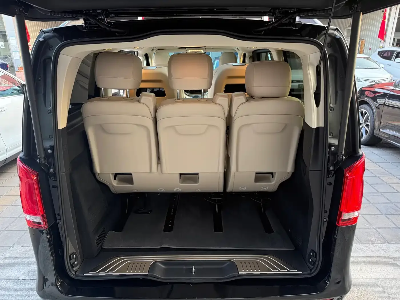 Mercedes-Benz Mercedes-Benz V-Class 2022 V 260 Pilot Edition — Фото автомобиля 17