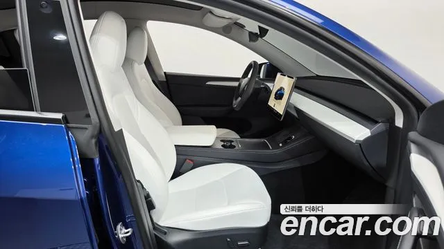 Tesla Model Y — Фото автомобиля 16