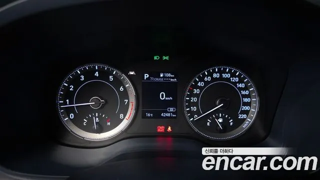 Hyundai Venue — Фото автомобиля 11