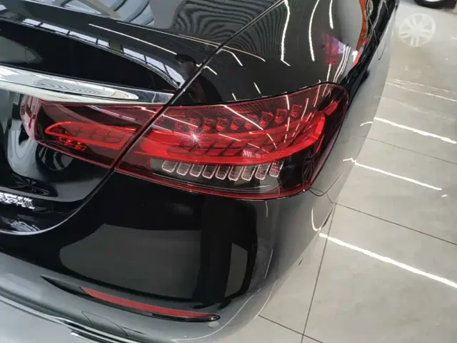 Mercedes-Benz E-Class — Фото автомобиля 7