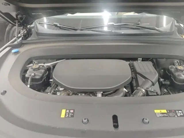 Li Auto L9 — Фото автомобиля 10