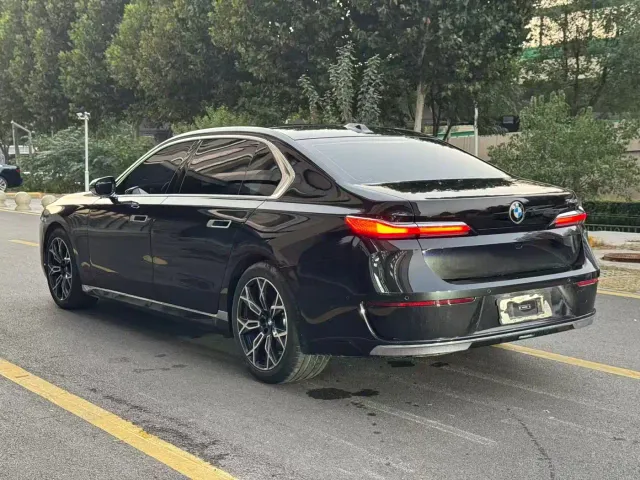 BMW 7 Series — Фото автомобиля 6