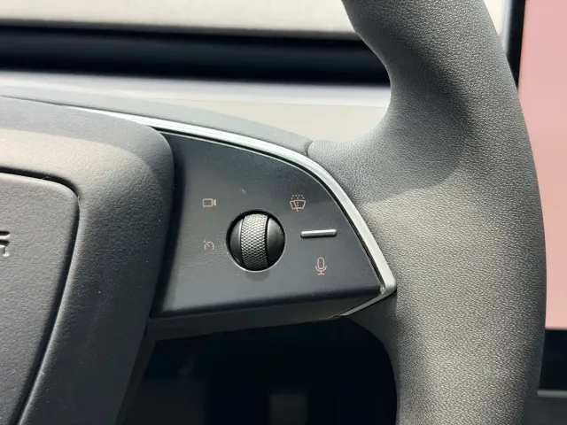 Tesla Model 3 — Фото автомобиля 14
