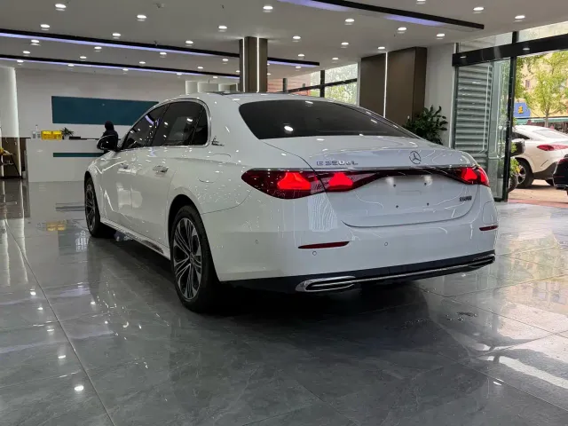 Mercedes-Benz E-Class — Фото автомобиля 7