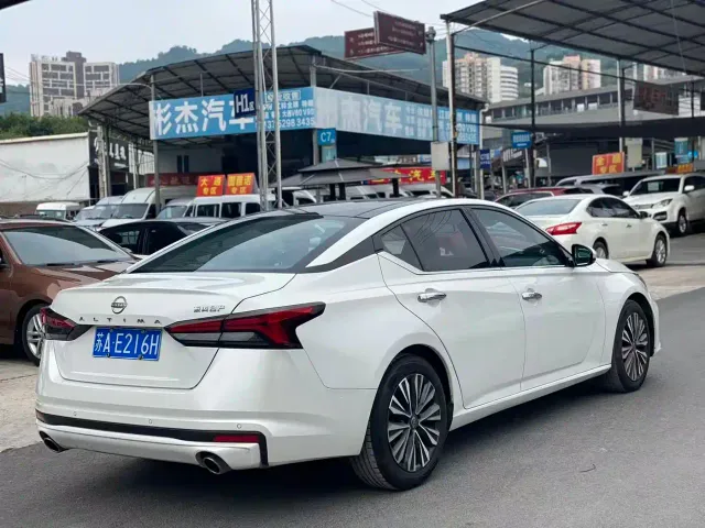 Nissan Teana — Фото автомобиля 4