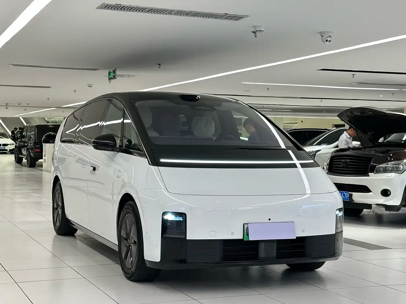 Li Auto Li Auto MEGA 2025 Model Home Family Special Edition — Фото автомобиля 3