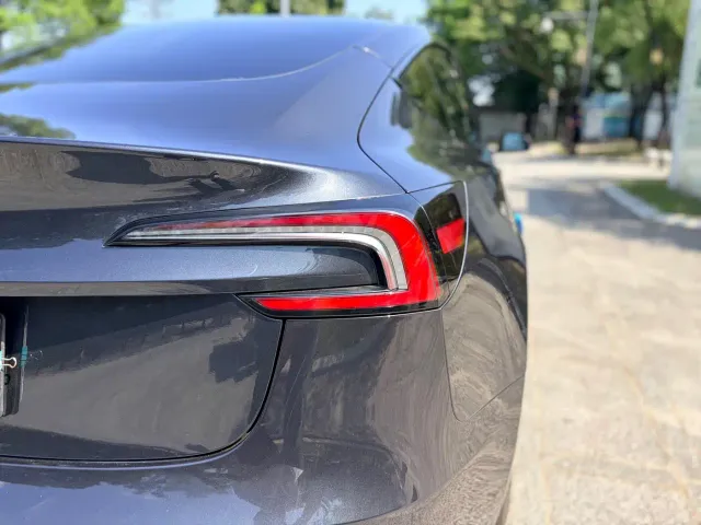 Tesla Model 3 — Фото автомобиля 15