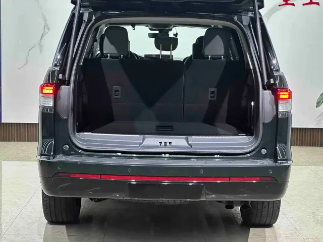 Lincoln Navigator — Фото автомобиля 18