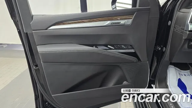 Cadillac Escalade 5th Gen — Фото автомобиля 13