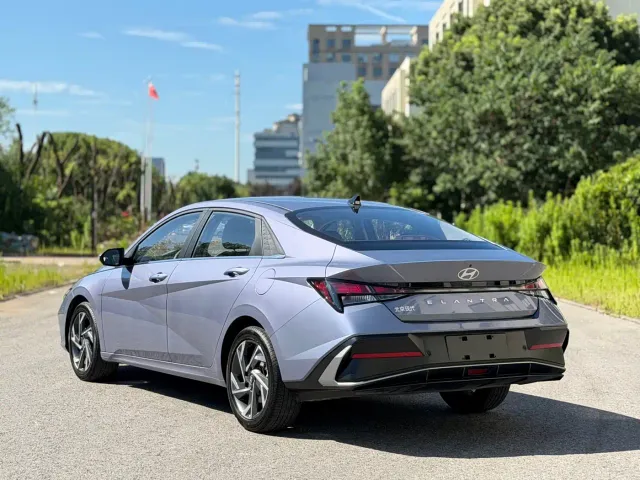 Hyundai Elantra — Фото автомобиля 6