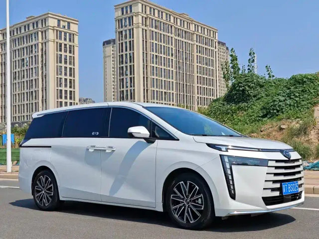 GAC Trumpchi E8 — Фото автомобиля 2