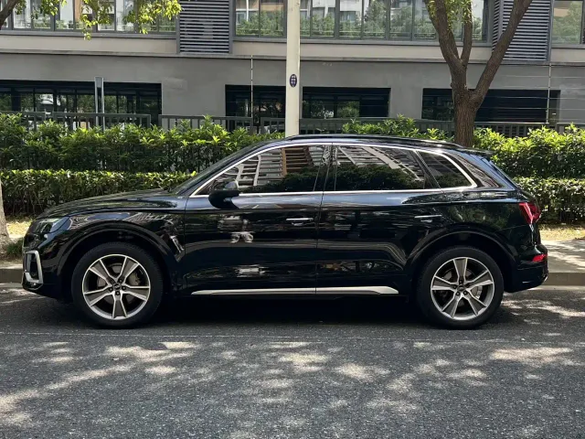 Audi Q5L — Фото автомобиля 3