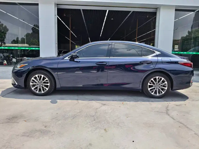 Lexus ES — Фото автомобиля 4