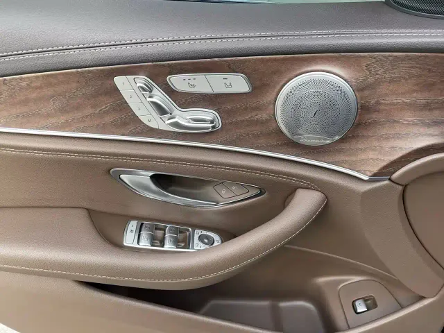 Mercedes-Benz E-Class — Фото автомобиля 8