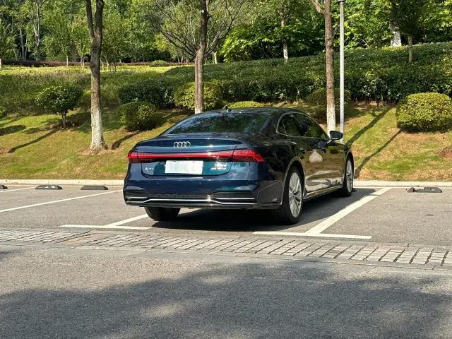 Audi A7L — Фото автомобиля 10