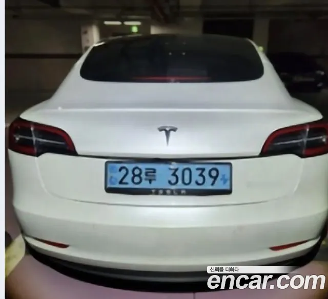 Tesla Model 3 — Фото автомобиля 2