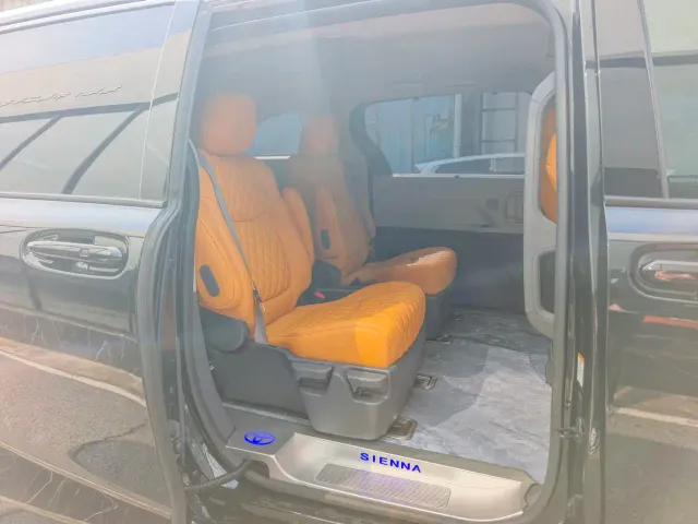 Toyota Sienna — Фото автомобиля 11