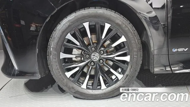 Toyota Alphard — Фото автомобиля 3