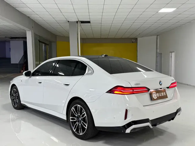 BMW 5 Series — Фото автомобиля 7