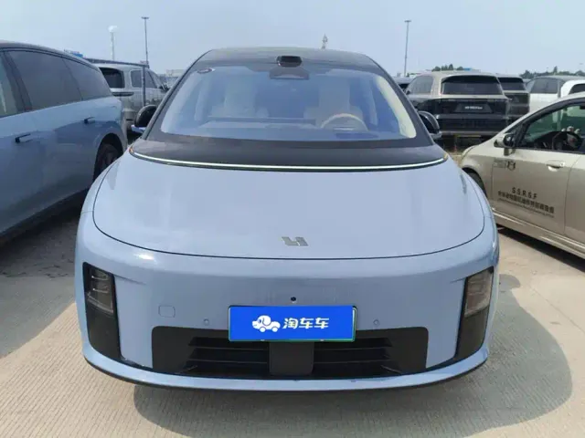 Li Auto i8 — Фото автомобиля 2