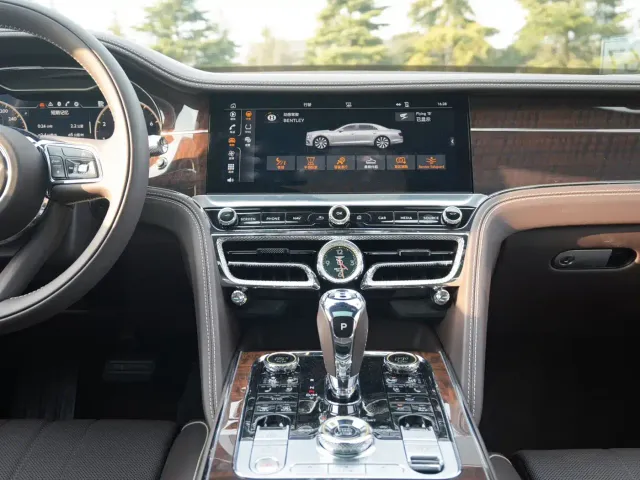 Bentley Flying Spur — Фото автомобиля 7
