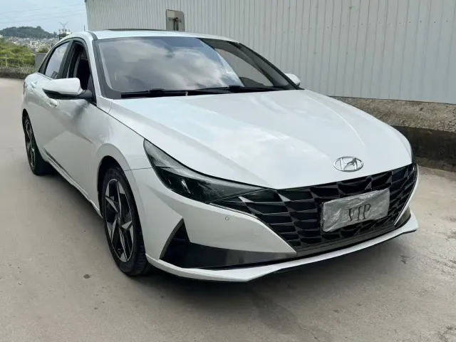 Hyundai Elantra — Фото автомобиля 3