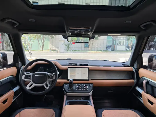 Land Rover Defender — Фото автомобиля 3