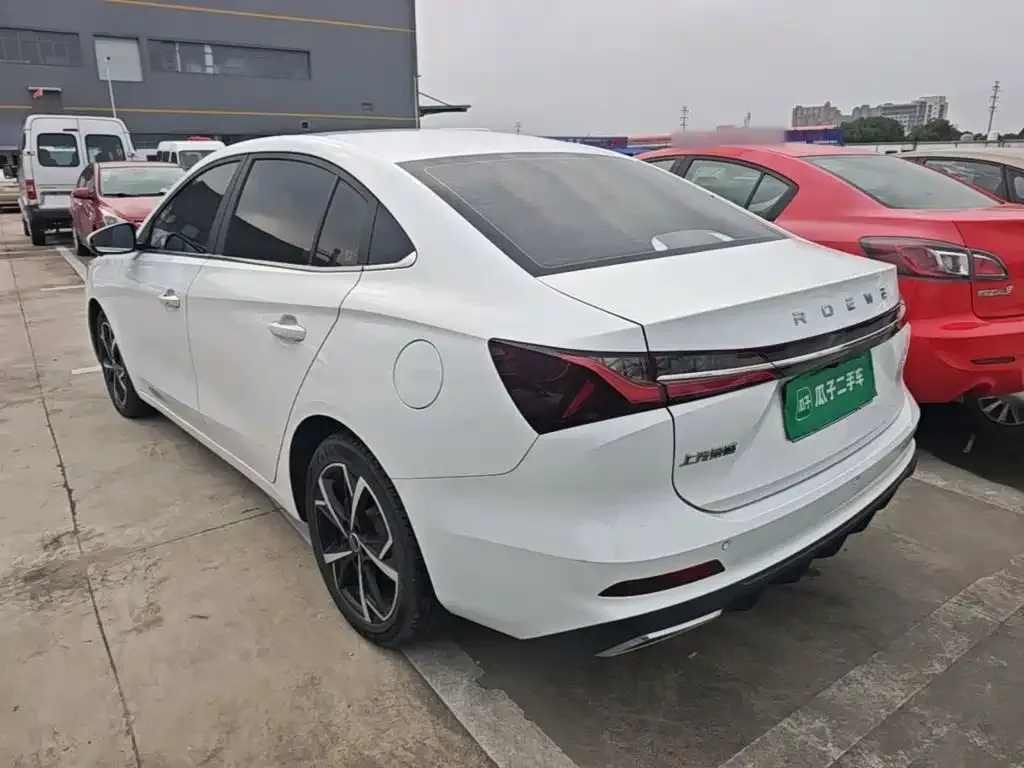 Roewe Roewe i5 2023 1.5L CVT Honor Edition — Фото автомобиля 4