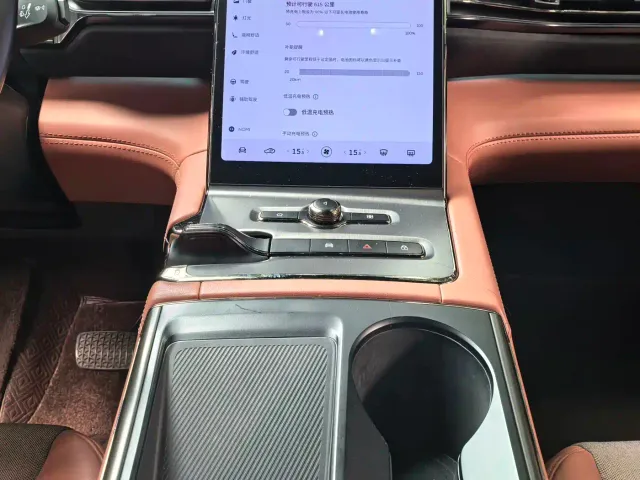Nio EC6 — Фото автомобиля 11