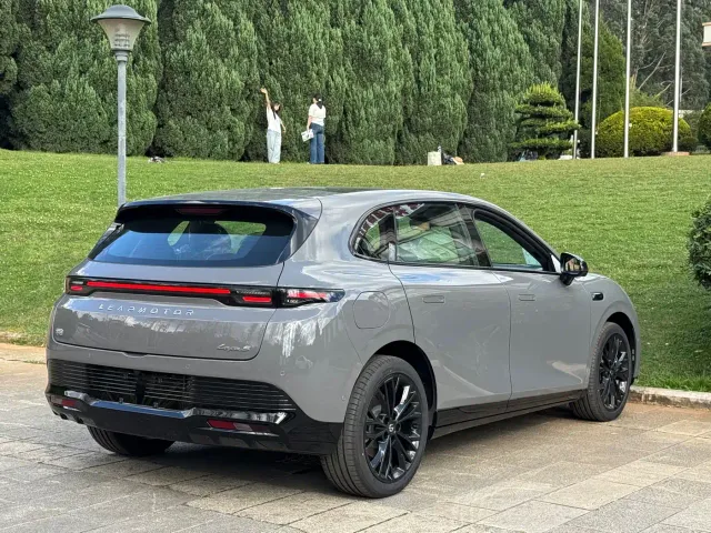 Leapmotor Lafa 5 — Фото автомобиля 6