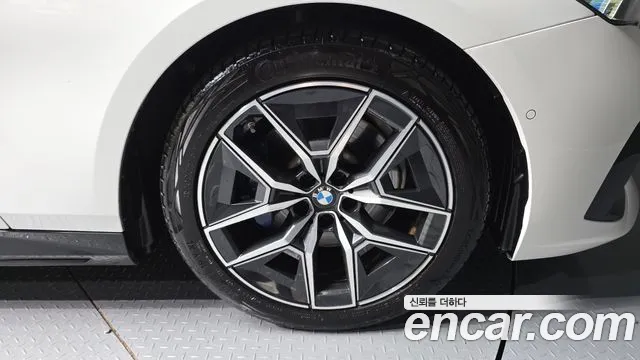 BMW 5-Series — Фото автомобиля 19