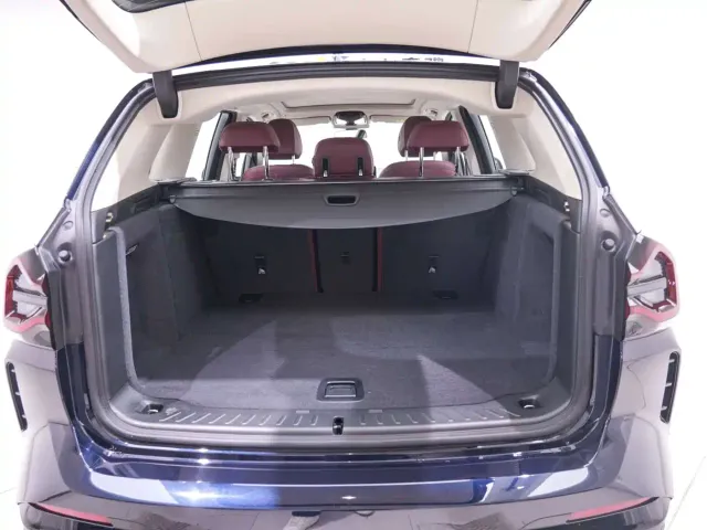 BMW iX3 — Фото автомобиля 19
