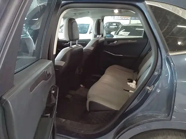 Ford Escape — Фото автомобиля 16