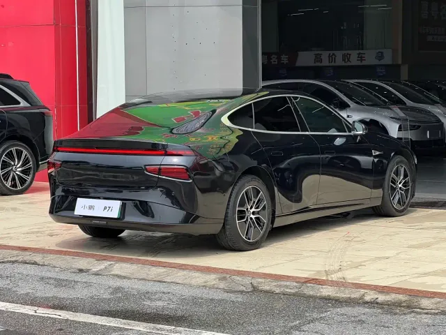 Xpeng P7 — Фото автомобиля 4