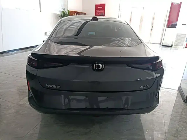 Changan Qiyuan A05 — Фото автомобиля 5