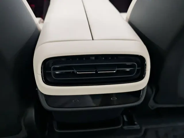 Xiaomi SU7 — Фото автомобиля 5