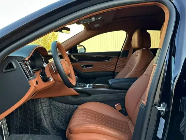 Bentley Flying Spur — Фото автомобиля 6