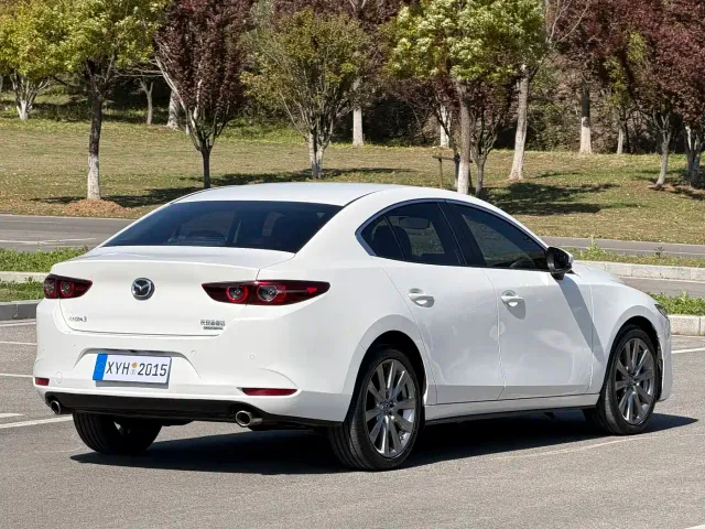 Mazda Axela — Фото автомобиля 20