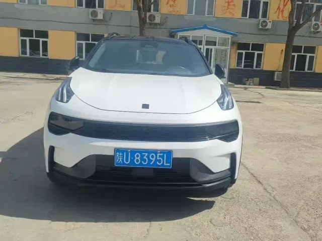Lynk & Co 01 — Фото автомобиля 2