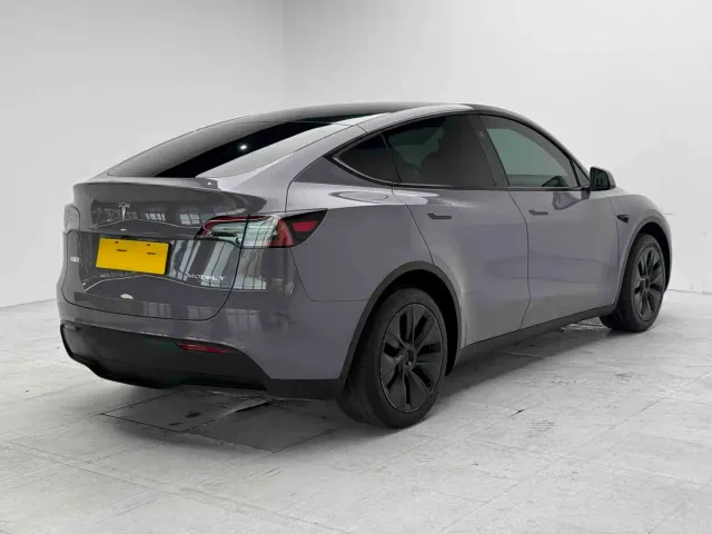 Tesla Model Y — Фото автомобиля 5