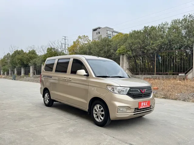 Wuling Hongguang V — Фото автомобиля 3