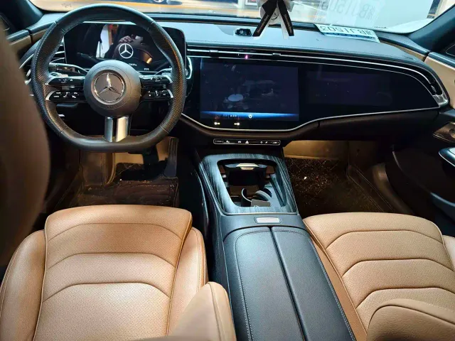 Mercedes-Benz E-Class — Фото автомобиля 12