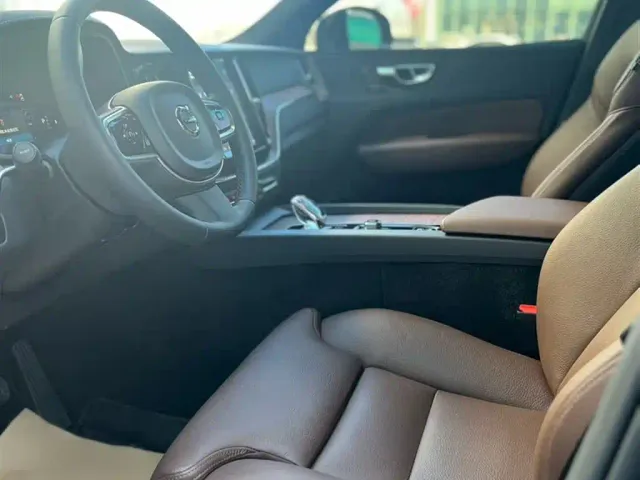 Volvo XC60 — Фото автомобиля 9