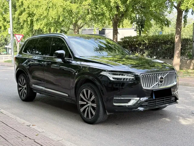 Volvo XC90 — Фото автомобиля 3