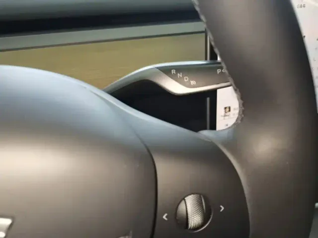 Tesla Model Y — Фото автомобиля 13