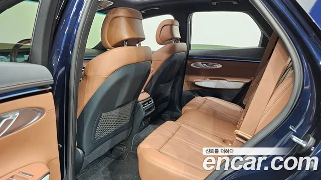 Genesis GV70 2.5T Бензин 2WD — Фото автомобиля 11
