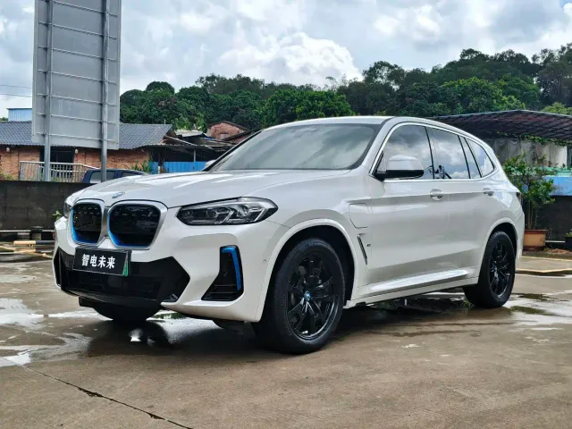 Фотография автомобиля — BMW iX3